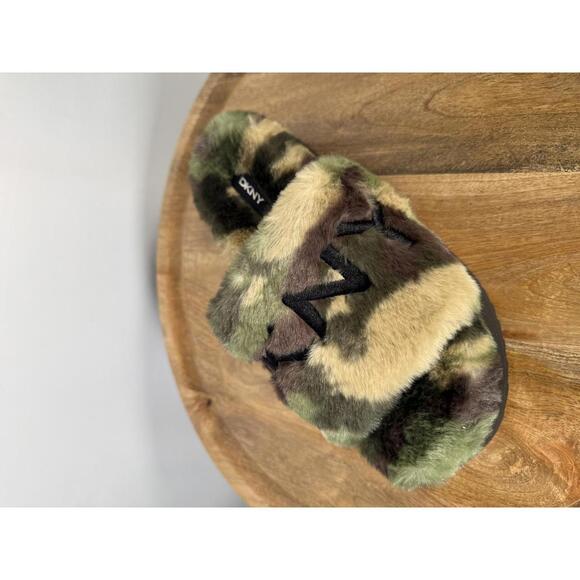 DKNY Palz Faux Fur Slipper Slides Camo Multi Logo Platform US 7 NWB - Picture 10 of 12